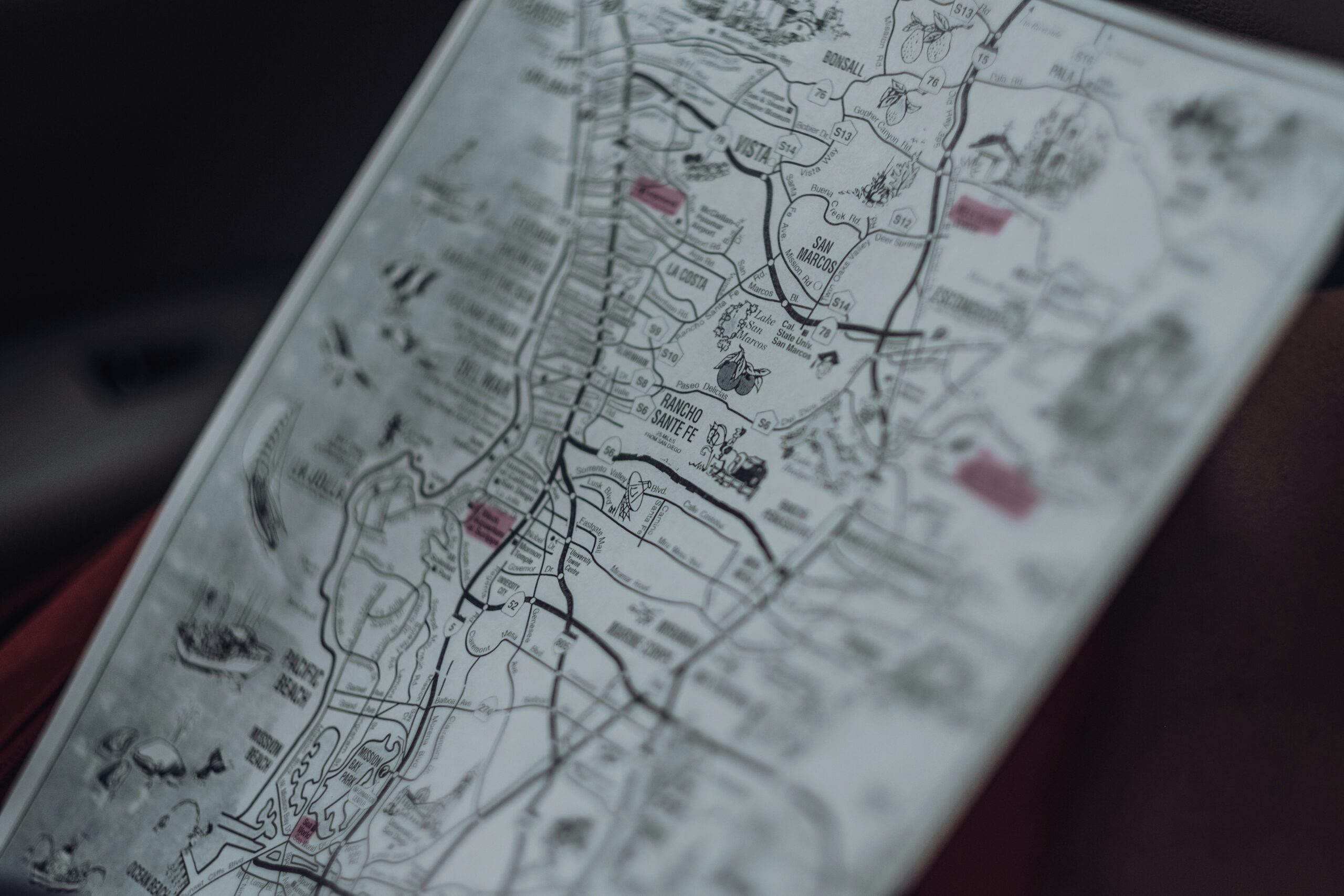 Overview of Apex Legends Maps showing zones and points of interest