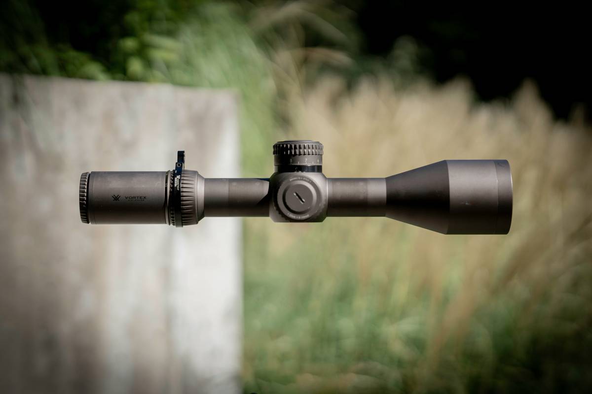 Apex Legends player missing shots due to poor scope selection