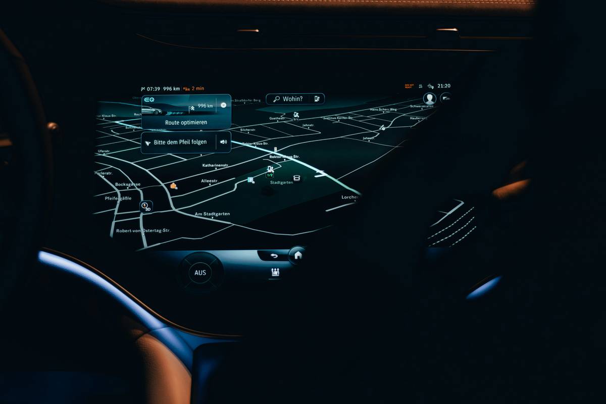 Professional esports setup highlighting controller and monitor layout
