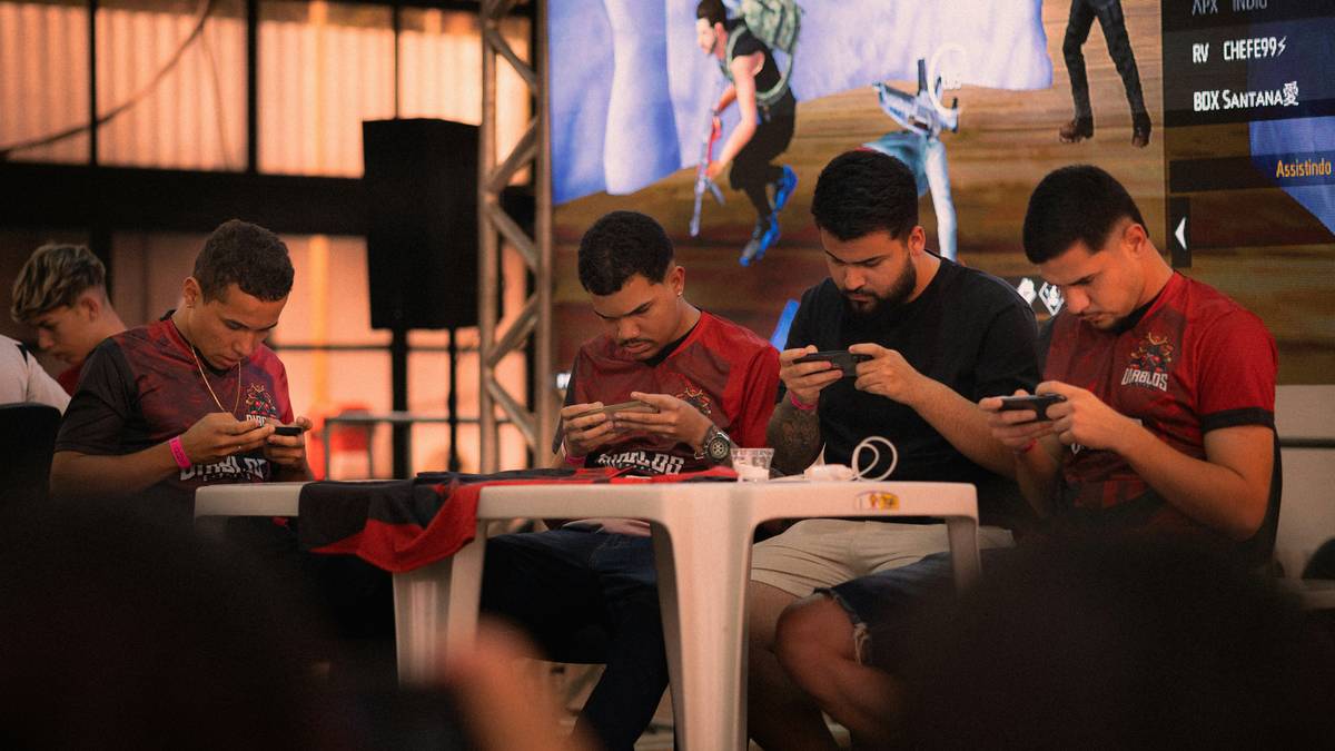 Screenshot of TSM playing Apex Legends Global Series finals