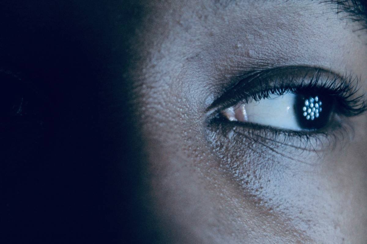 Apex Legends player using edge zone tactics